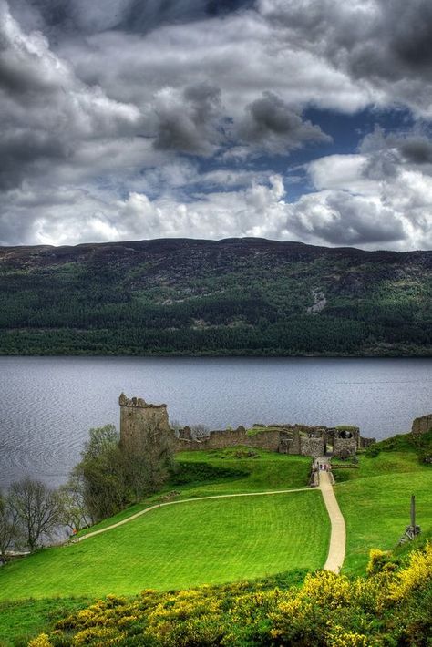 Loch Ness Lake, Loch Ness Scotland, Urquhart Castle, Visit Scotland, Loch Ness, Beautiful Castles, Scotland Travel, British Isles, Pretty Places