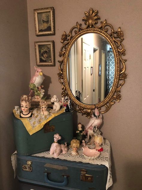 Mirror In Closet, Funky Rooms, Country Coquette, Retro Apartment Decor, Funky Room Decor, Coquette Decor, Funky Room, Feminine Room, Retro Apartment