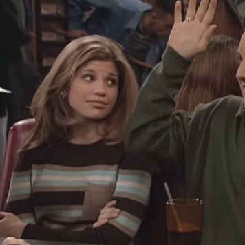 boy meets world (1993-2000) Topanga Lawrence Hair Color, Topanga Lawrence Aesthetic, Topanga Aesthetic, Topanga Outfits, Topanga Lawrence Hair, Topanga Lawrence Outfits, Boy Meets World Topanga, Topanga Hair, Topanga Lawrence