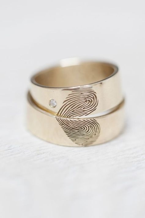 Beautiful jewelry. Fashion Jewellery. Carrie Underwood Wedding Ring, Carrie Underwood Wedding, Gold Wedding Bands, 14k Gold Wedding Band, Wedding Etiquette, Beautiful Wedding Rings, Gold Diamond Wedding Band, Unique Wedding Bands, Reception Ideas