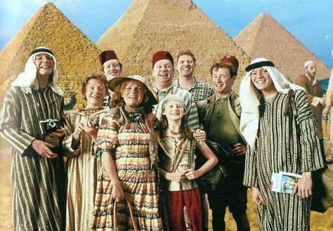 The Weasleys in Egypt The Weasley Family, The Weasleys, Weasley Family, Harry Potter Always, Fred And George, Weasley Twins, The Pyramids, Harry Potter 3, Mischief Managed