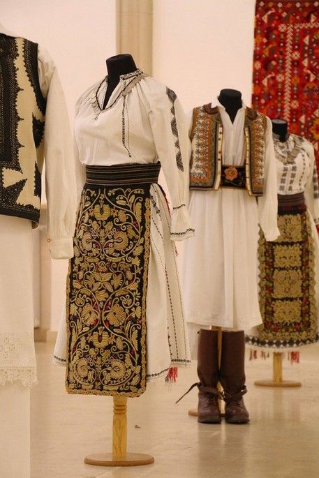 Traditional Romanian Clothing, Romanian Traditional Clothing, Romanian Clothes, Motif Soutache, Romanian Clothing, Romanian Women, Concept Clothing, Folk Dresses, Capsule Outfits