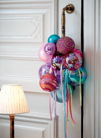 21 Creative Ways to Repurpose Old Ornaments https://www.southerncrushathome.com/21-creative-ways-to-repurpose-old-ornaments/ Neli Quilling, Navidad Diy, Old Christmas, Christmas Decorations Ornaments, Noel Christmas, Christmas Love, Christmas Deco, Christmas Baubles, Christmas Inspiration