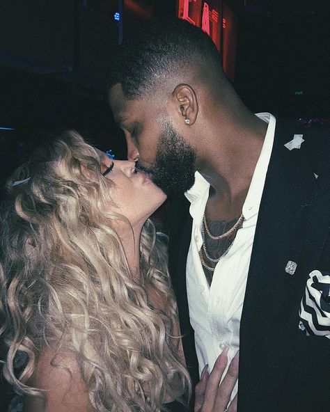 Khloé Kardashian has got a new 'do! Khloe And Tristan, Khloe Kardashian Tristan Thompson, Glam Barbie, Khloe Kardashian And Tristan, Gugu Mbatha Raw, Cute Couples Texts, Khloé Kardashian, Tristan Thompson, Cute Couples Cuddling