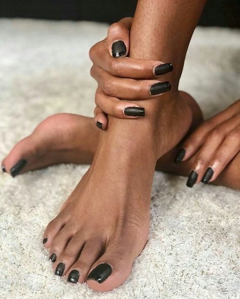 Nail Polish Toes, Dark Skin Nail Polish, Black Toe Nails, Foot Pedicure, Gel Toe Nails, Acrylic Toes, Pretty Toe Nails, Wow Nails, Cute Toe Nails