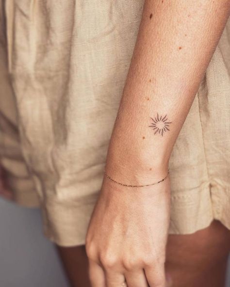 Fine line sun tattoo done on the wrist. Tiny Sun Tattoo, Simple Sun Tattoo, Tattoo Sonne, Sunshine Tattoo, Sun Tattoo Designs, Sun Tattoos, Healing Tattoo, Wrist Tattoos For Women, Modern Tattoos