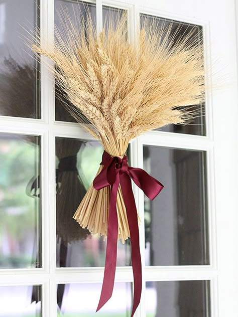 Fall Wheat Sheave Wreath Easy Diy Thanksgiving Decorations, Wheat Decorations, Wheat Wedding, Thanksgiving Decorations Outdoor, Outdoor Porches, Easy Diy Thanksgiving, Wheat Sheaf, Dried Wheat, Julie Blanner