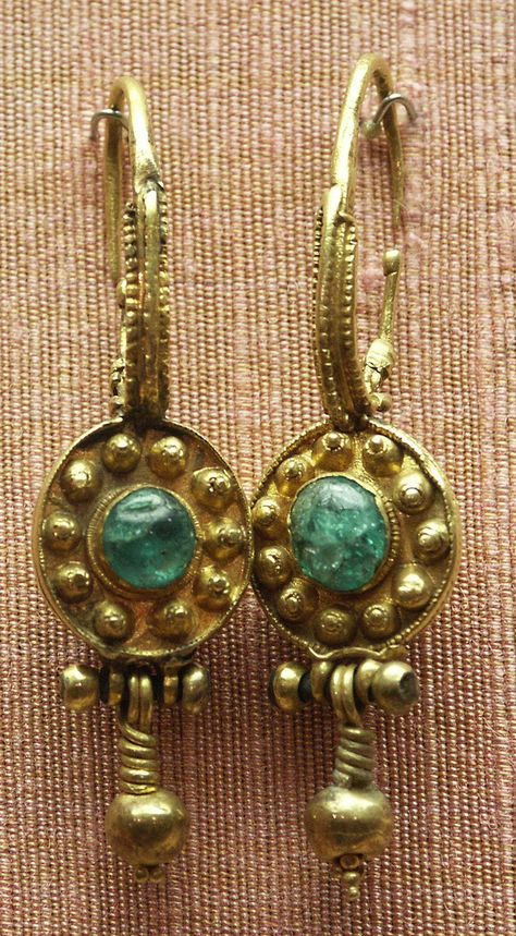 earrings, gold, Byzantine | by Atelier Sol Minoan Fashion, Byzantine Costume, Imperiul Roman, Byzantine Earrings, Byzantine Gold, Byzantine Jewelry, Ancient Jewels, Roman Jewelry, Ancient Jewellery