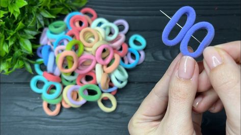 Wallmate | Wall hanging craft ideas | Paper craft #15 Hairband Ideas, Rubber Band Hairstyle, Rubber Band Design, Craft Ideas Paper, Rubber Band Hairstyles, Diy Elastic, Rubber Band Crafts, Diy Braided Bracelet, Hanging Craft Ideas