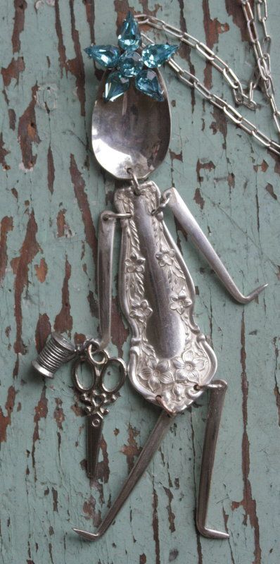 Little ladies made from spoons. I know it's jewelry, but it could be a cute wind chime? Fork Art, Cutlery Art, Silverware Crafts, Fork Jewelry, Silverware Art, Spoon Crafts, Spoon Art, Kundan Jewelry, Silverware Jewelry