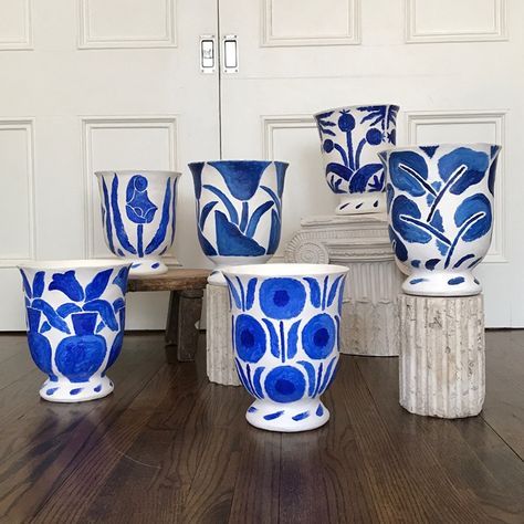 Mood Indigo: Brooklyn Artists Wayne Pate and Stephen Antonson Team Up on a Series of Blue-and-White Urns Stephen Antonson, Blue Pottery Designs, Wayne Pate, White Urn, The World Of Interiors, Ceramic Urn, Pottery Painting Designs, Mood Indigo, New Ceramics