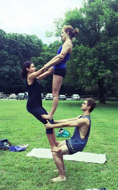 Three Person Yoga Poses, 3 Person Yoga Poses, Group Yoga Poses, 2 Person Stunts, How To Pose For Pictures, Acro Yoga Poses, Yoga Challenge Poses, Pose For Pictures, Partner Yoga Poses