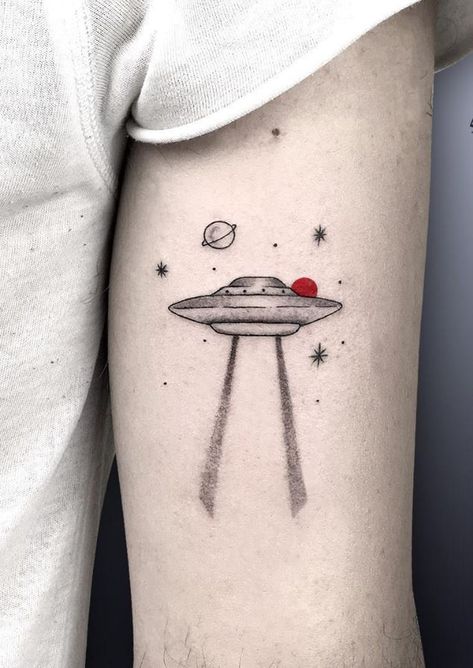 Flying Saucer Tattoo Simple, Small Ufo Tattoo, Ufo Tattoo Simple, Alien Ufo Tattoo, Alien Spaceship Tattoo, Ufo Tattoo Design, Small Tattoo For Men, Tattoo For Men On Arm, Tattoo Alien