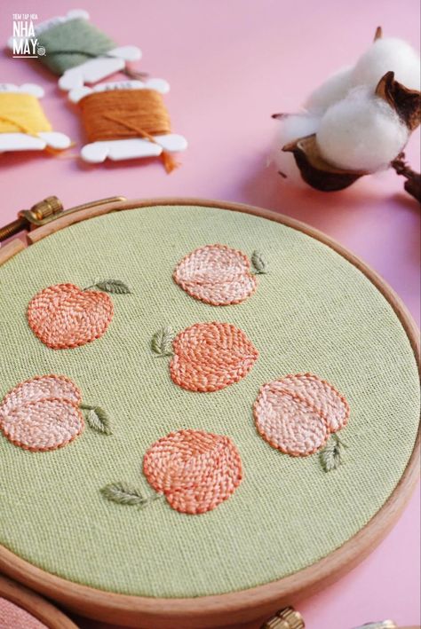 Peach Embroidery Pattern, Fruit Embroidery Design, Peaches Embroidery, Fruits Embroidery, Fruit Quilt, Embroidery Fruit, Food Embroidery, Watermelon Embroidery, Peach Embroidery