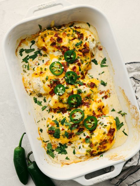 Keto Jalapeno Popper Chicken, Jalapeno Popper Chicken Recipe, Baked Caprese Chicken, Beef Cabbage Soup, Keto Jalapeno, Pea Salad Recipes, Ground Beef And Cabbage, Popper Chicken, Jalapeno Popper Chicken