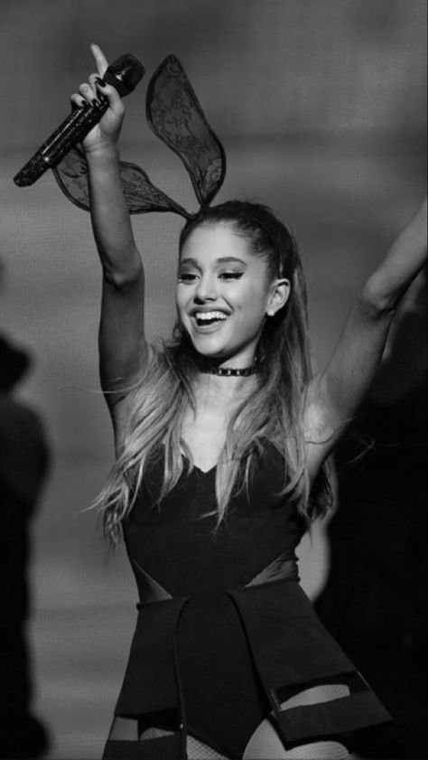 Ariana Grande Dangerous Woman Tour, Aesthetic Desserts, Ariana Grande Concert, Ariana Grande Dangerous Woman, Dangerous Woman Tour, Ariana Grande Outfits, Honeymoon Tour, Dangerous Woman, Ariana Grande