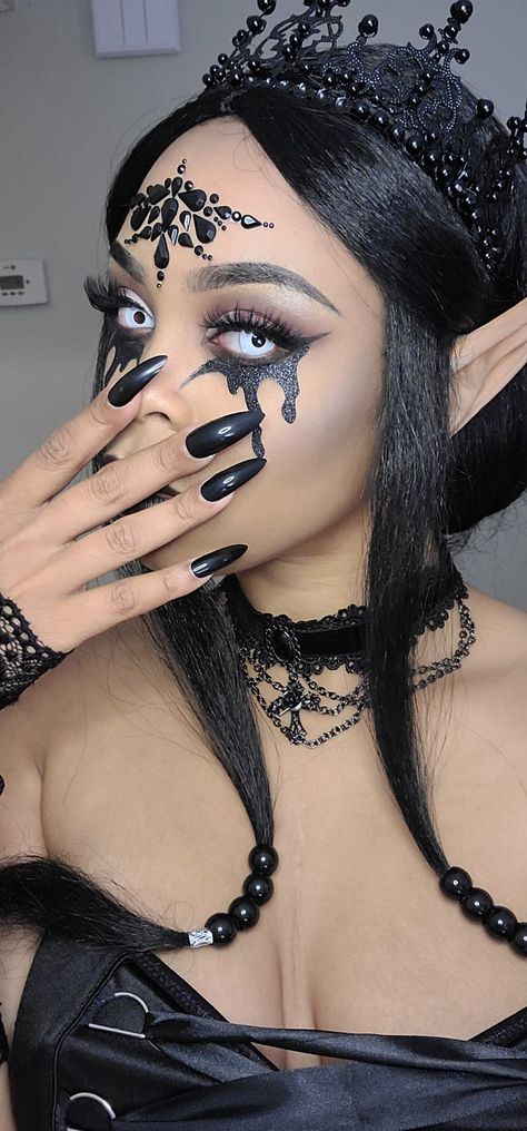 Dark Fairy Halloween, Dark Angel Makeup, Angel Halloween Makeup, Faerie Makeup, Black Halloween Makeup, Dark Fairy Makeup, Fairy Halloween Makeup, Dark Fairy Costume, Goth Halloween Costume