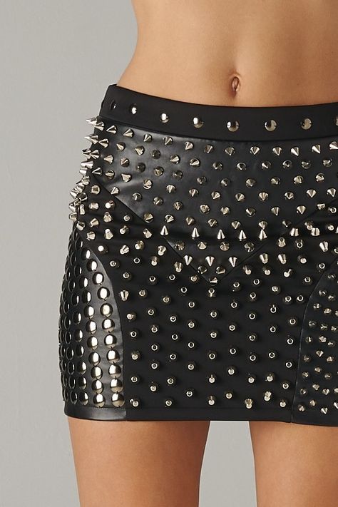 Daring black miniskirt embellished with varying silver spikes and studs including tree spikes and flat studs.. DIY the look yourself: http://mjtrends.com/pins.php?name=spikes-for-skirt Black Miniskirt, Mini Leather Skirt, Studs Diy, Studs And Spikes, Rock Outfits, Gothic Rock, Rocker Style, Estilo Punk, Rock Chic