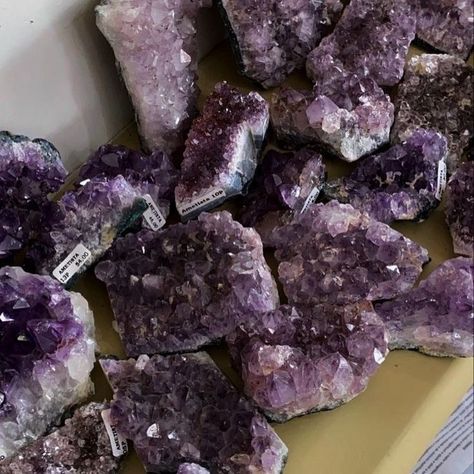 Lavender Grunge, Mal Aesthetic, Geode Decor, Princess And The Pauper, Purple Vibe, Queen Aesthetic, Raven Queen, Crystal Aesthetic, Mazzy Star