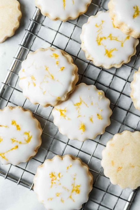 Cookies With Lemon, Lemon Shortbread, Lemon Shortbread Cookies, Lemon Cookies Recipes, Shortbread Recipe, Bite Size Cookies, Shortbread Cookie Recipe, Shortbread Recipes, Lemon Glaze