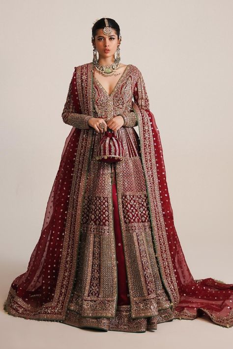 Presenting you latest pakistani Bridal Lehengas. From designer bridal lehengas to unique bridal lehengas, we have got variety of lehengas #weddingbazaar#indianwedding #bridallehengared #bridallehengadesigner #bridallehengaindian #bridallehengapink #bridallehengalatest #bridallehengamaroon Hussain Rehar, Pakistani Bridal Dress, Pengantin India, Red Bridal Dress, Lehenga Dupatta, Organza Lehenga, Organza Gowns, Lehenga Style, Red Lehenga