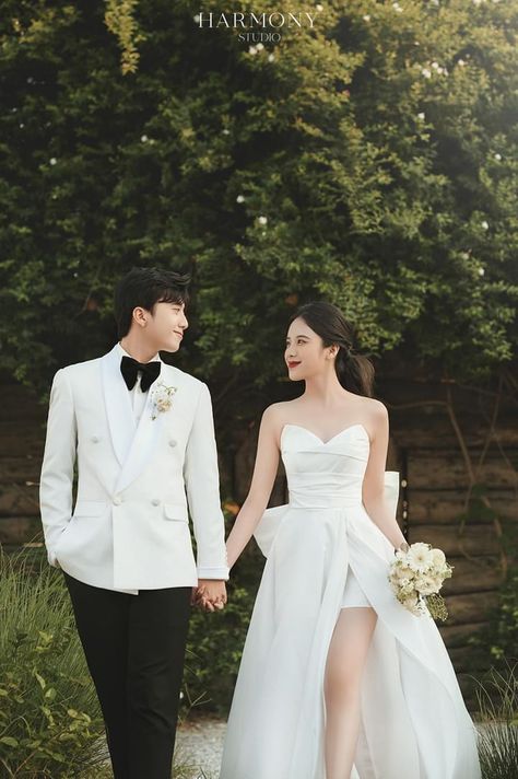 Prewed Simple, Korean Wedding Photography, Pre Wedding Photoshoot Outfit, Simple Wedding Gowns, Wedding Photo Studio, Wedding Photoshoot Props, Pre Wedding Photoshoot Outdoor, Mini Wedding Dresses, Wedding Photoshoot Poses