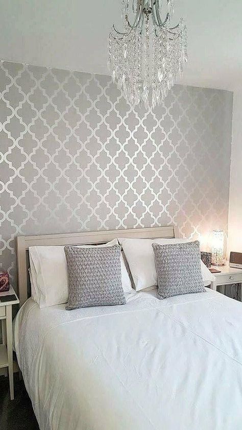 Silver Wallpaper Living Room, Grey Wallpaper Bedroom, Wallpaper Decor Bedroom, Grey Interior Design, Wallpaper Soft, Trellis Wallpaper, Wallpaper Retro, Accent Wall Bedroom, Wallpaper Decor