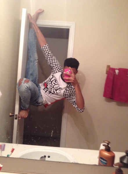 The " Benny Ninja " You gotta see these crazy selfies!! Selfie Fail, Funny Selfies, Best Selfies, Mirror Selfie Poses, Taking Selfies, Weird Pictures, Funny Profile Pictures, Crazy People, Selfie Poses