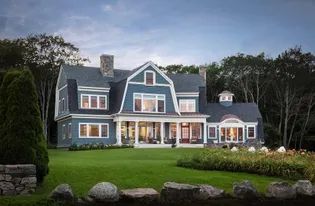 23 Homes with Gambrel Roofs (Photo Gallery) – Home Awakening Gambrel House, Florida Beach Cottage, Exterior Farmhouse, Dutch Colonial Homes, Gambrel Style, Lake Houses Exterior, Exterior House Remodel, Gambrel Roof, Shingle Style Homes