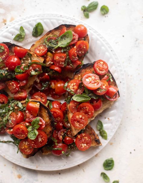 Sourdough Bruschetta, Toasted Crostini, Easy Summer Side Dishes, Tomatoes On Toast, Bruschetta Toppings, Grilled Bruschetta, Grilled Bread, Bruschetta Recipe, Summer Meals