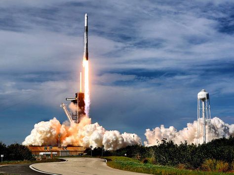 Elon Musk Spacex, Spacex Rocket, Falcon 9 Rocket, Spacex Launch, Broadband Internet, Moon Missions, Nasa Astronauts, Earth Orbit, Space Center