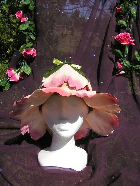 Fairy Accessories Costume, Ren Faire Flower Fairy, Fairy Clothes Drawing, Flower Hat Diy, Flower Inspired Fashion, Fairy Flower Dress, Fairy Flower Hat, Flower Fairy Hat, Flower Fairy Costume