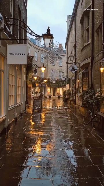 Bonito, England Aesthetic, November 9, Fall Porch, Paris Street, Autumn Aesthetic, Pretty Places, Fall Vibes, Nature Photos