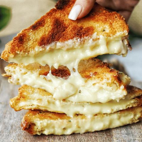 Amazing Melty Vegan Mozzarella Non Dairy Cheese, Vegan Cheddar Cheese, Vegan Queso, Vegan Cheese Recipes, Non Dairy Milk, Mozzarella Recipes, Vegan Cheese Sauce, Vegan Cheddar, Soy Recipes