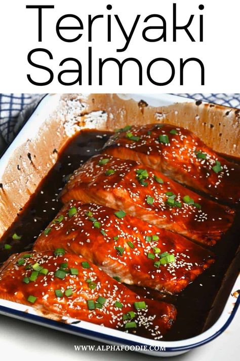 Cook tender, flaky, restaurant-quality baked teriyaki salmon in just 15 minutes with a sticky sweet homemade teriyaki sauce, sesame seeds, and green onions! A quick, simple, low-carb main! Teriyaki Salmon Baked, Appetizers Seafood, Sweet Teriyaki Sauce, Salmon Teriyaki, Baked Teriyaki Salmon, Pizza Appetizers, Honey Salmon, Salmon Seasoning, Teriyaki Salmon