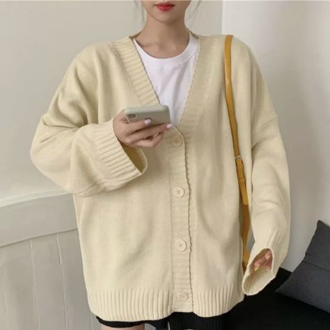 Cardigan Outfit Aesthetic, Cardigan Korean Style, Colors Korean, Japanese Fashion Trends, Cardigan Y2k, Aesthetic Clothing Stores, Egirl Outfits, Y2k Aesthetic Outfits, Soft Cardigan