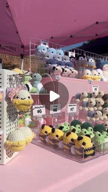 RCGwithLove on Instagram: "My first market ever! 💕 • Such a fun and amazing experience! All the hard work was worth it just to see people's smiles and happiness while picking a plushie to take home. ☺️  I really appreciate everyone who showed up and all the love and support I received.  I'm so excited to keep doing this  Follow me @rcg.withlove for more.  ꒰Tags꒱ #crochet #crochetamigurumi #amigurumi #amigurumis #amigurumilove #crochetart #crochetcreations #crochetartist #smallbusiness #marketday #crochetmarket #artmarket #crochetplushies" Packaging Ideas For Crochet Items, Craft Market Crochet, How To Display Plushies, Amigurumi Market Display, Crochet Pop Up Shop, Cute Crochet Ideas To Sell, Crochet Things To Sell Ideas, Crochet Market Set Up, Amigurumi Display