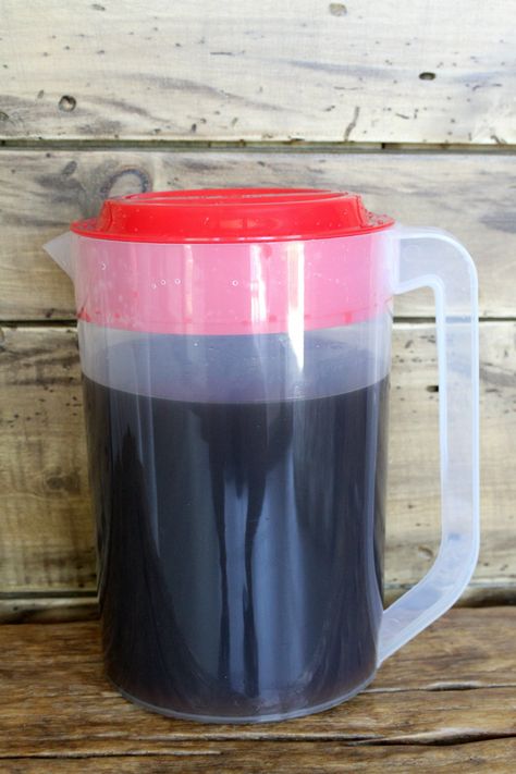 How to Make the Best Cold Brew Iced Coffee recipe from RecipeGirl.com #howto #diy #cold #brew #coldbrew #coffee #iced #icedcoffee #recipe #RecipeGirl Essen, How To Make Starbucks Cold Brew At Home, Diy Starbucks Cold Brew, Cold Brew Iced Coffee Recipe, Cold Brew Coffee Ratio, Diy Cold Brew, Diy Cold Brew Coffee, Diy Iced Coffee, Coldbrew Coffee