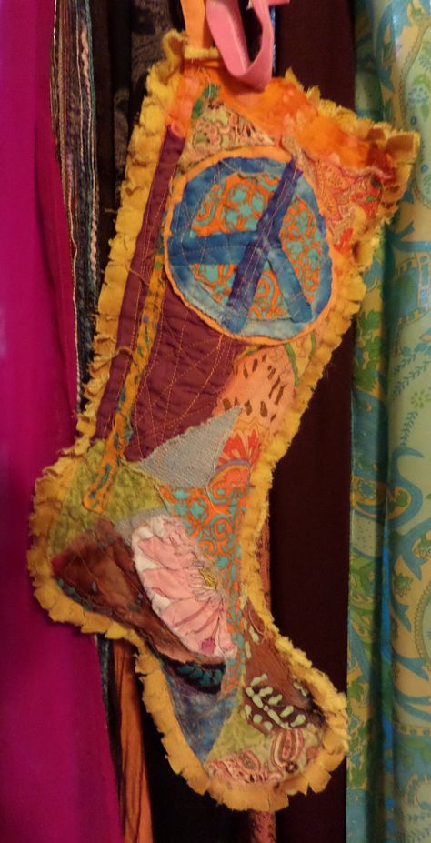 Quilted Stocking, Hippie Christmas, Hippie 70s, Bohemian Christmas, Estilo Hippie, Hippie Peace, Surf Shack, Hippie Love, Chic Christmas