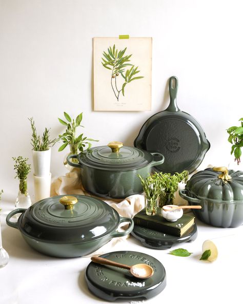 Green Cookware, Crockery Design, Neutral Green, Beautiful Home Gardens, Le Creuset Cookware, Future Kitchen, Garden Steps, Apartment Decor Inspiration, Cute Kitchen