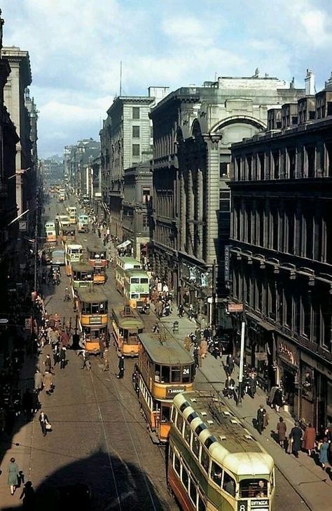 Past Glasgow on Twitter: "Looking up Renfield St from Gordon St on a sunny day in the 1950s.… " Victorian City, Glasgow Architecture, Uk Cities, Hole In The Sky, Glasgow City Centre, Paisley Scotland, Scotland Forever, Glasgow City, Creatures Of Comfort