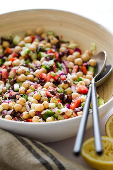 Balela Salad... A flavorful and nutritious Mediterranean chickpea & black bean salad! A healthy vegan lunch or dinner idea. #healthyrecipes #veganrecipes #chickpea #cleaneating Balela Salad, Chickpea Salad Recipes, Spiced Chickpeas, Salad Recipes For Dinner, Healthy Recipe Videos, Fruit Salad Recipes, Chickpea Salad, Vegan Salad, Healthy Crockpot