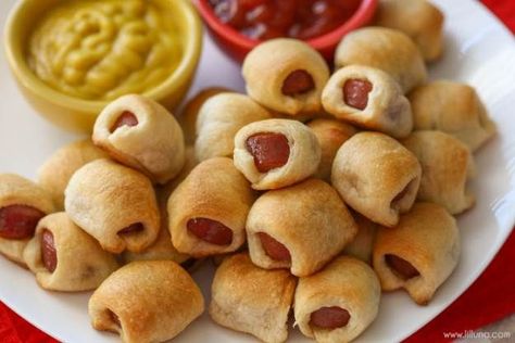 50 Kids Birthday Party Food Ideas | Homemade Recipes | http://homemaderecipes.com/50-kids-birthday-party-food-ideas/ 4th Of July Appetizers, July Appetizers, Kid Friendly Meals Dinner, Kids Birthday Party Food, Nuggets Recipe, Fruit Kabobs, Appetizer Ideas, Mini Pizzas, Family Friendly Dinners