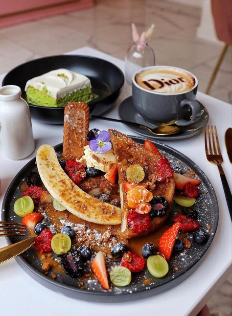 Healthy Cafe Menu Ideas, Brunch Plating Ideas, Breakfast Restaurant Design, Brunch Plating, Breakfast Cafe Aesthetic, Brunch Restaurant Design, Cafe Food Ideas, Cafe Meals, Breakfast Plating