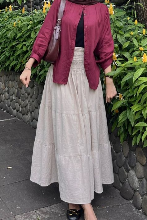 Western Hijab Outfit, Hijab With Western Outfit, Maroon Hijab Outfit, Outfit Idea Hijab, Maroon Skirt Outfit, Simple Hijab Outfit, Skirt Hijab Outfit, Outfit Maroon, Skirt Outfits Hijab