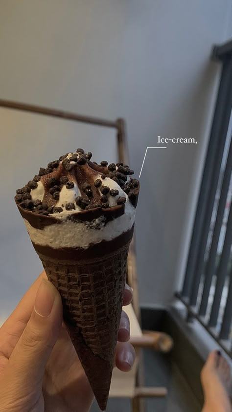 Oreos Aesthetic, Snapchat Stories Ideas, Movie Snap, Dessert Recipes Quick, Eating Cereal, Ice Cream Ideas, Food Set Up, Feast Mode, Easy Dessert Recipes Quick