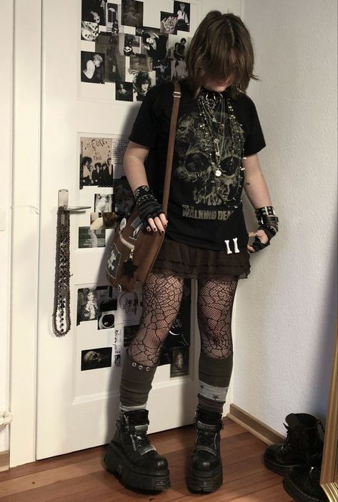 Alt Outfit Inspo Plus Size, Mid Size Fashion Alternative, Leg Warmers Plus Size, Mid Sized Grunge Outfits, Gothic Alternative Fashion, Layered Alt Outfits, Alt Style Plus Size, Alt Fashion Mid Size, Goth Slip Dress Outfit