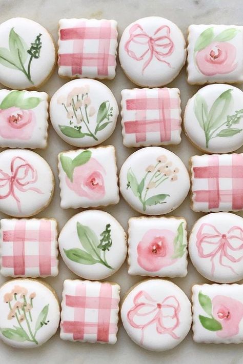 COOKIE ART | NgLp Design shares creative GINGER BITES, Painting + Playing on Cookies artist + baker on Instagram | food decorator, food artist, painter, cookies, dessert, sweet treats, pretty desserts, handpainted , handmade /// #handmade #handpainted #cookies Painted Sugar Cookies, Watercolor Cookies, Flower Sugar Cookies, Hand Painted Cookies, Sugar Cookie Royal Icing, Paint Cookies, Spring Cookies, Summer Cookies, Sugar Cookie Designs