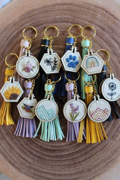 Hand Embroidered Keychain with Leather Tassel Mini Hoop Embroidery Patterns, Mini Hoops Embroidery, Useful Embroidery Gifts, Miniature Embroidery Ideas, Embroidery Purse Diy, Mini Embroidery Hoop Keychain, Embroidered Keychains Diy, Embroidery Keychain Ideas, Mini Embroidery Designs