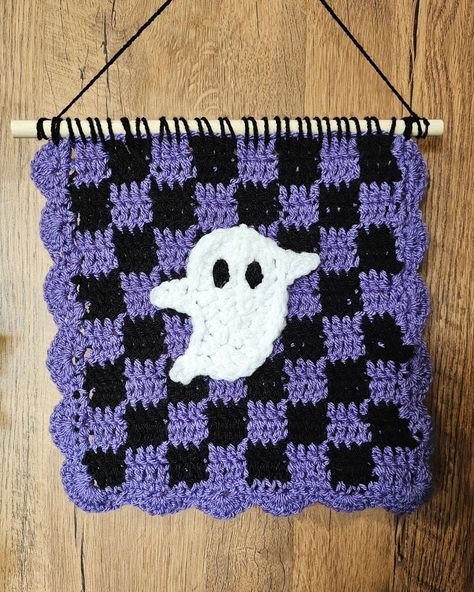 Ghost tapestry wall hanging . £15 etsy link in bio . #ghost #alternative #witchy #spooky #crochet #maximalism #gothic #witchyvibes #halloween #creepy #decor Crochet Tapestry Wall Hanging, Pastel Goth Home Decor, Spooky Crochet, Skater Art, Goth Wall Art, Ghost Horror, Y2k Halloween, Hanging Ghosts, Creepy Decor